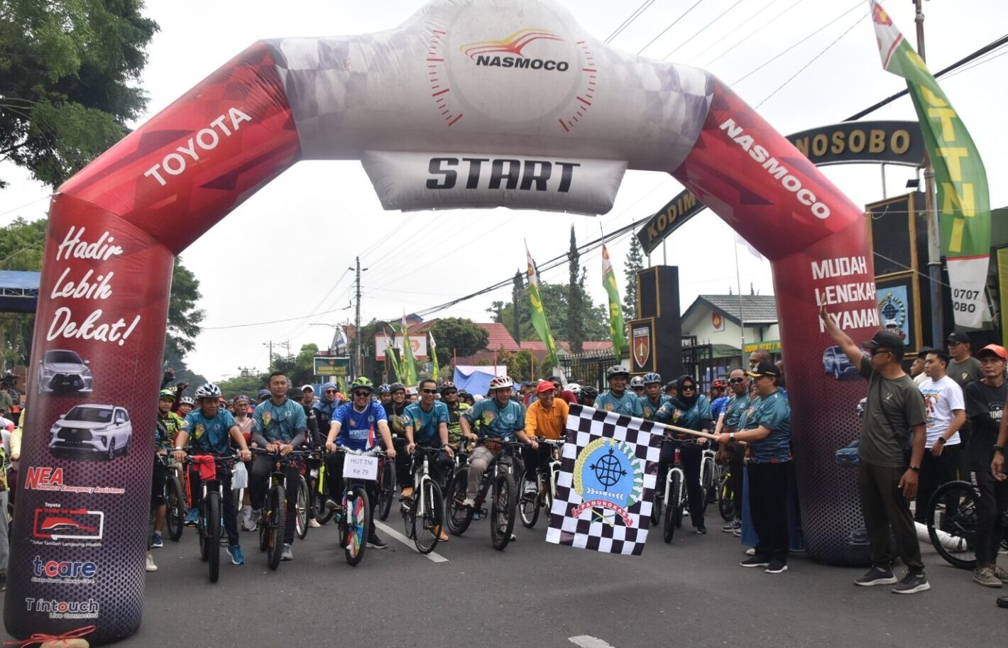 Ribuan Warga Antusias Ikuti Fun Bike dan Senam Massal HUT ke-79 TNI di Wonosobo