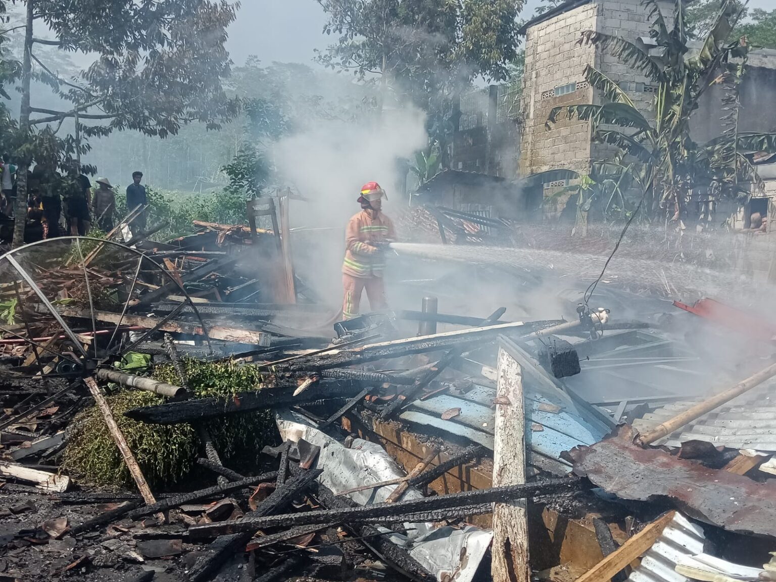 Kebakaran Rumah Semi Permanen di Dusun Capar Kulon, Wonosobo