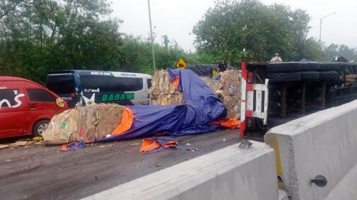 Kecelakaan Beruntun di Tol Cipularang KM 92 Arah Jakarta, Senin 11 November 2024