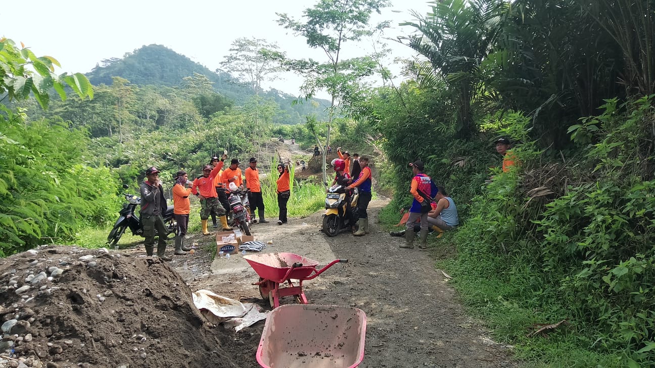 Hujan Lebat Sebabkan Longsor di Pejawaran, Banjarnegara