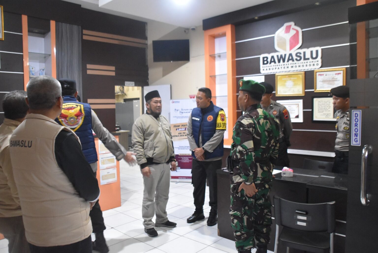 Aparat Gabungan Gelar Patroli Skala Besar di Wonosobo, Pastikan Keamanan Masa Tenang Pilkada 2024