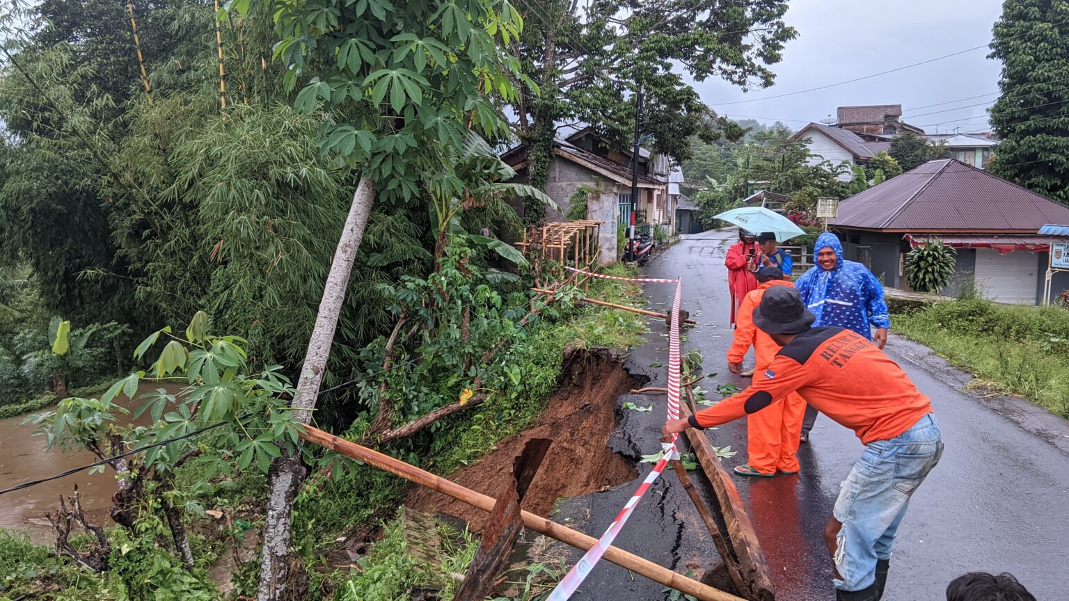 Hujan Deras Picu Longsor di Desa Larangan Kulon, Wonosobo