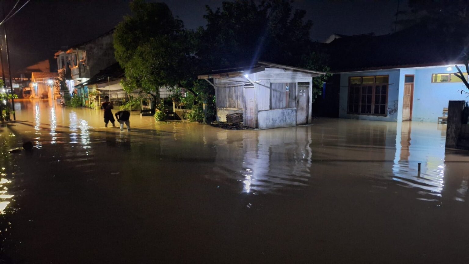 Banjir Melanda Desa Sidareja, Cilacap: Puluhan Warga Mengungsi