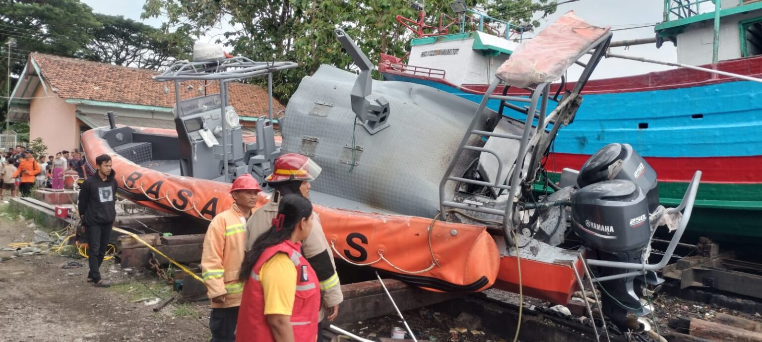 Kapal Basarnas Terbakar di Pelabuhan Seleko: 1 Tewas, 2 Luka-Luka