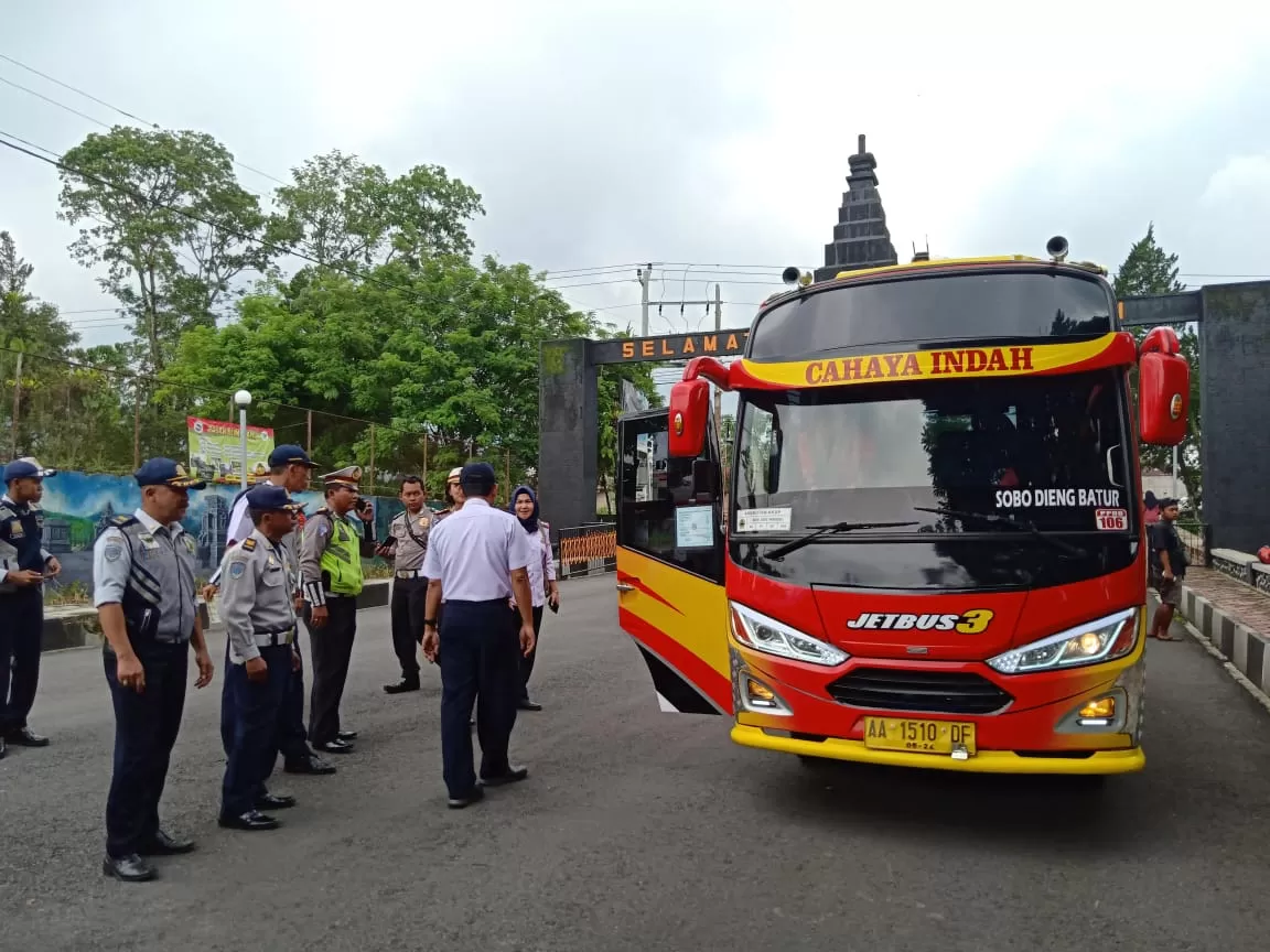 Hari Pertama Libur Nataru 2025: Ribuan Kendaraan Masuk Wonosobo