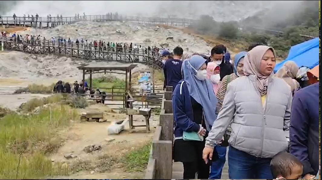 Lonjakan Wisatawan di Dataran Tinggi Dieng pada Awal Tahun 2025