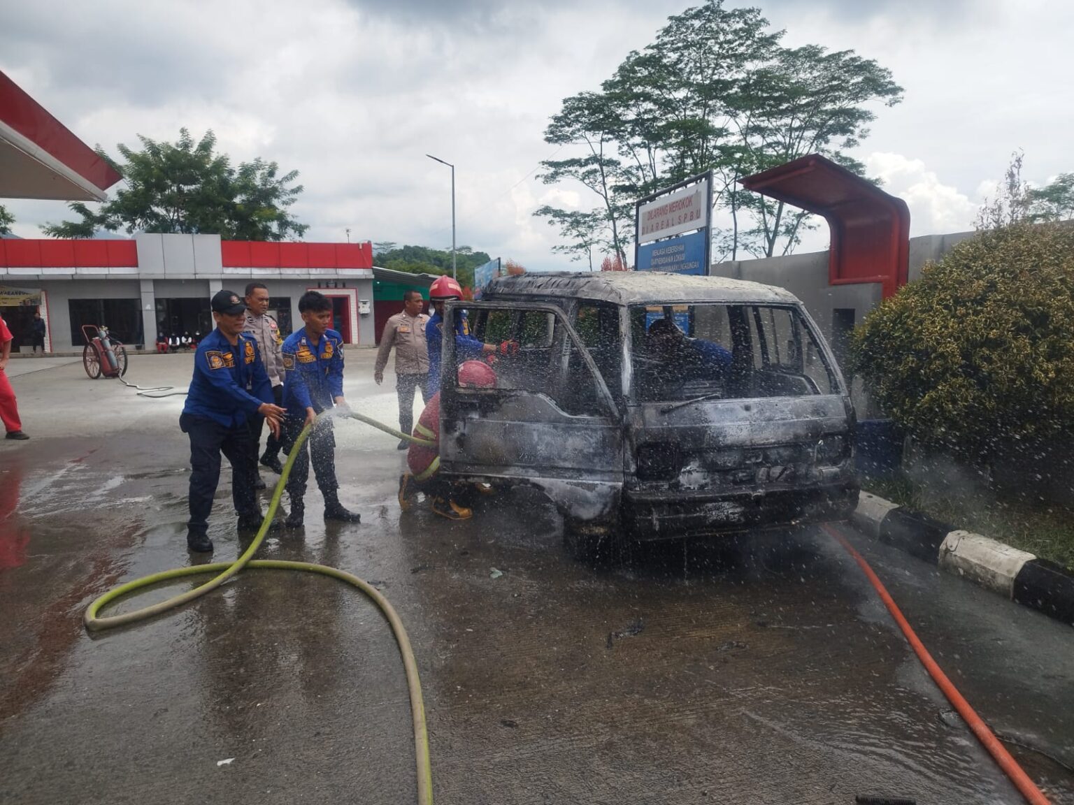 Mobil Mitsubishi Jet Star Terbakar di SPBU Bobotsari Purbalingga