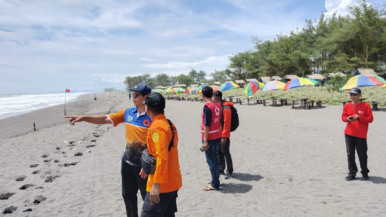 Pelajar Asal Wonosobo Hilang Terseret Ombak di Pantai Mliwis Kebumen