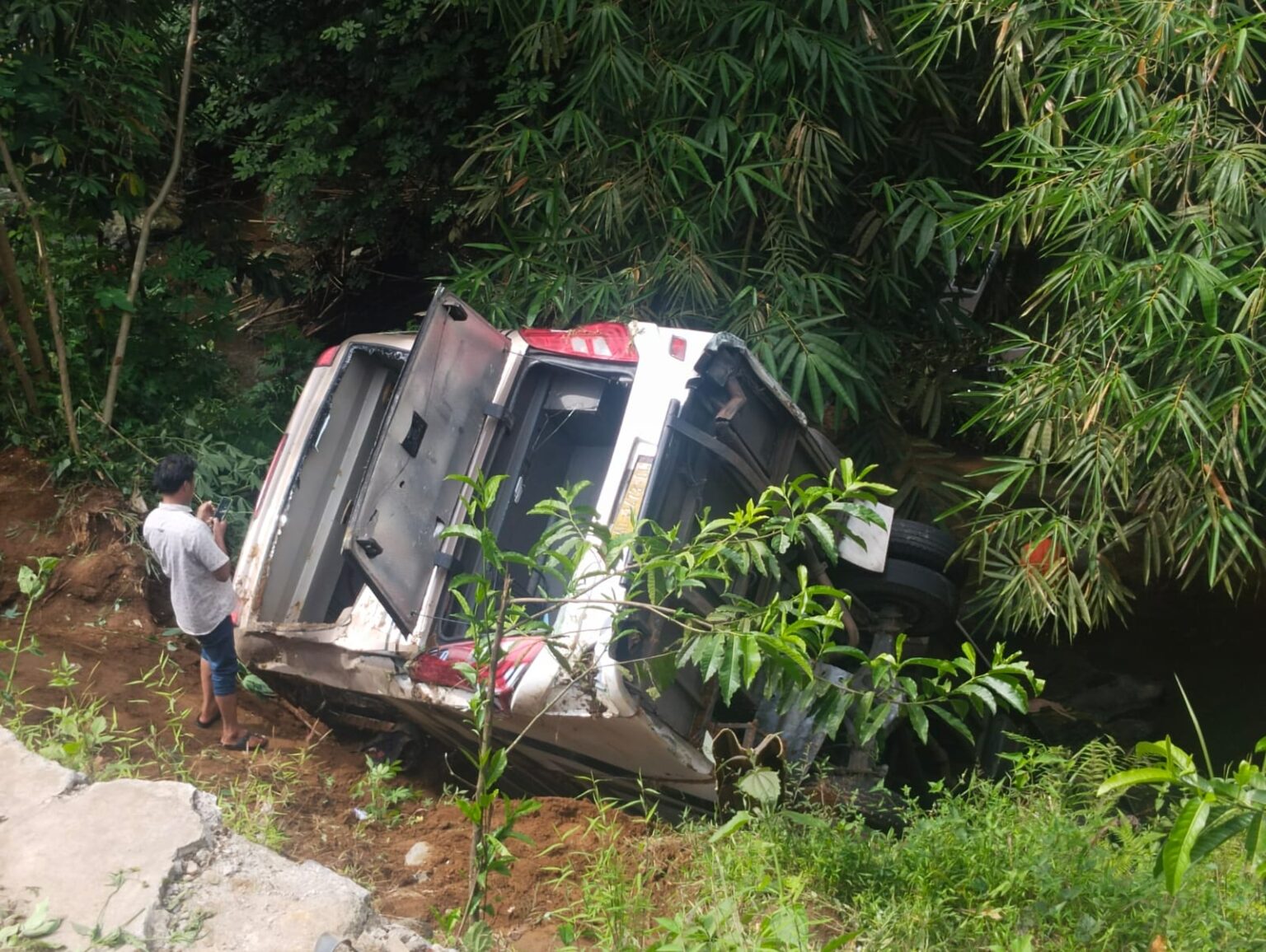 Kecelakaan Lalu Lintas Tunggal di Jalan Kepil-Magelang, 23 Penumpang Terluka