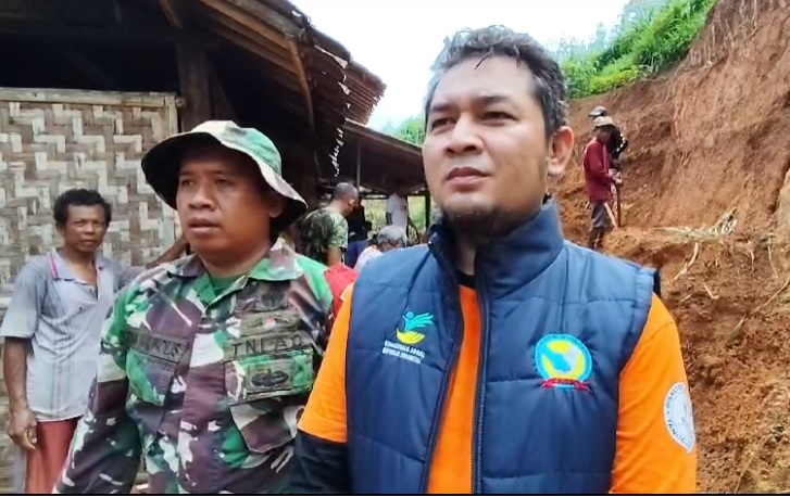 Hujan Lebat Picu Longsor Dan Menimpa Sebuah Rumah di Desa Jalatunda, Banjarnegara