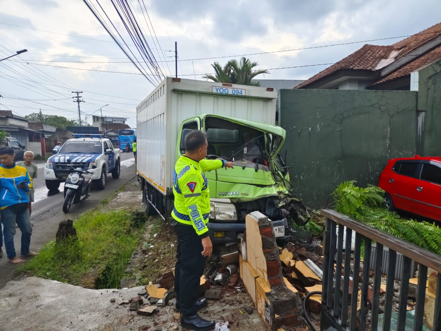 Kecelakaan Truk Tronton di Jalan Veteran Banyumas: Sopir Diduga Konsumsi Obat Terlarang