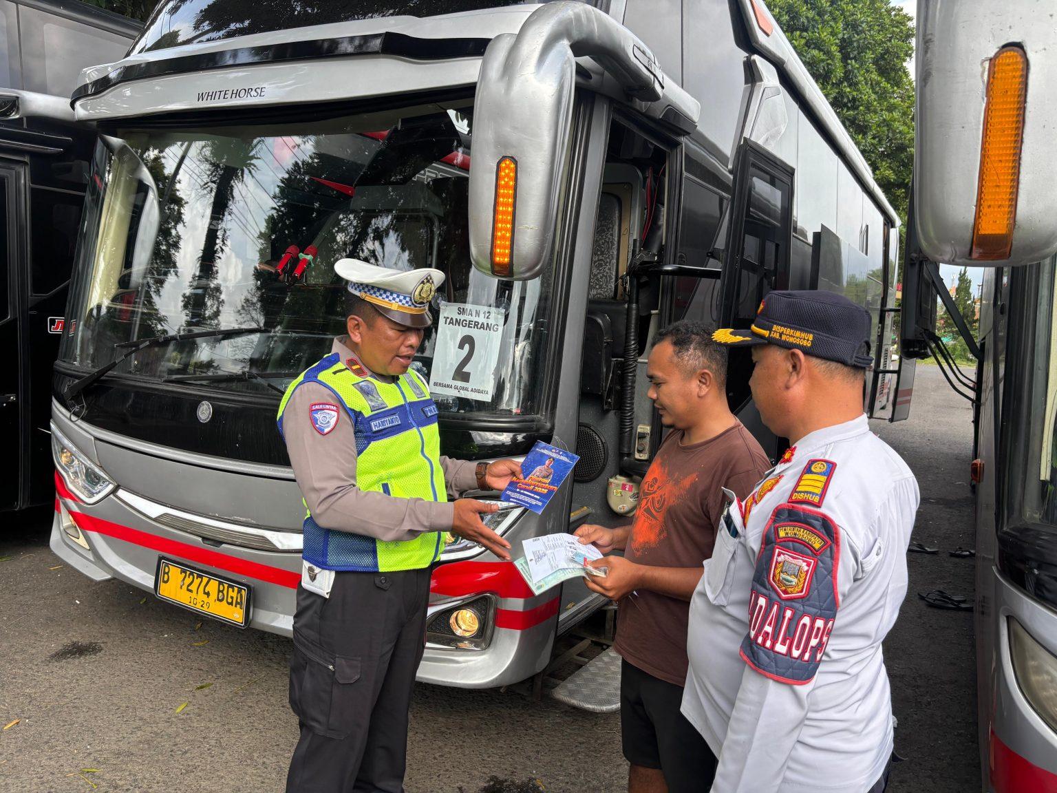 Satlantas Polres Wonosobo Gelar Ramp Check Bus Pariwisata di Terminal Wisata Mandalawangi