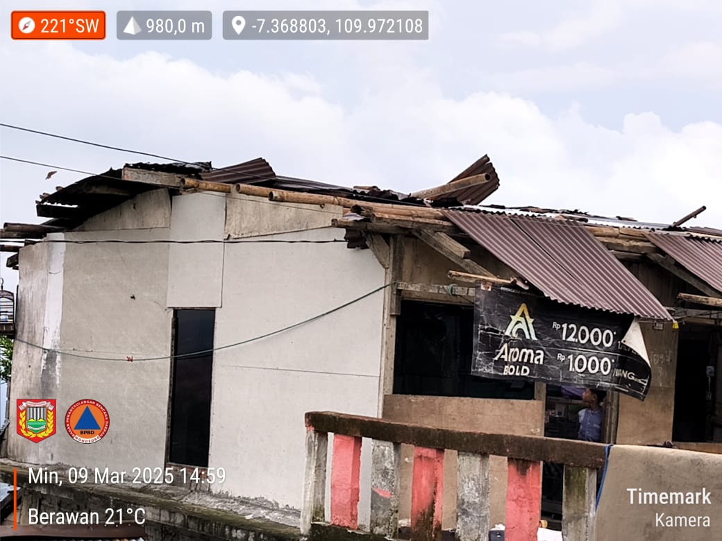 Angin Puting Beliung Terjang Desa Pagerejo Wonosobo, Puluhan Rumah Rusak