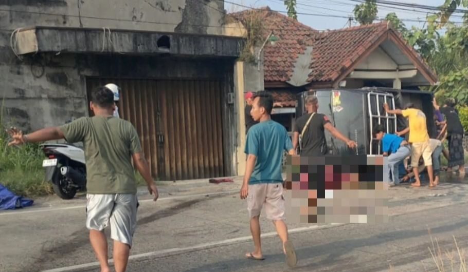 Kecelakaan Tunggal Pickup di Jalan Raya Pantura Desa Simbangsesa, Kecamatan Tulis, Kabupaten Batang: 1 Penumpang Meninggal Dunia