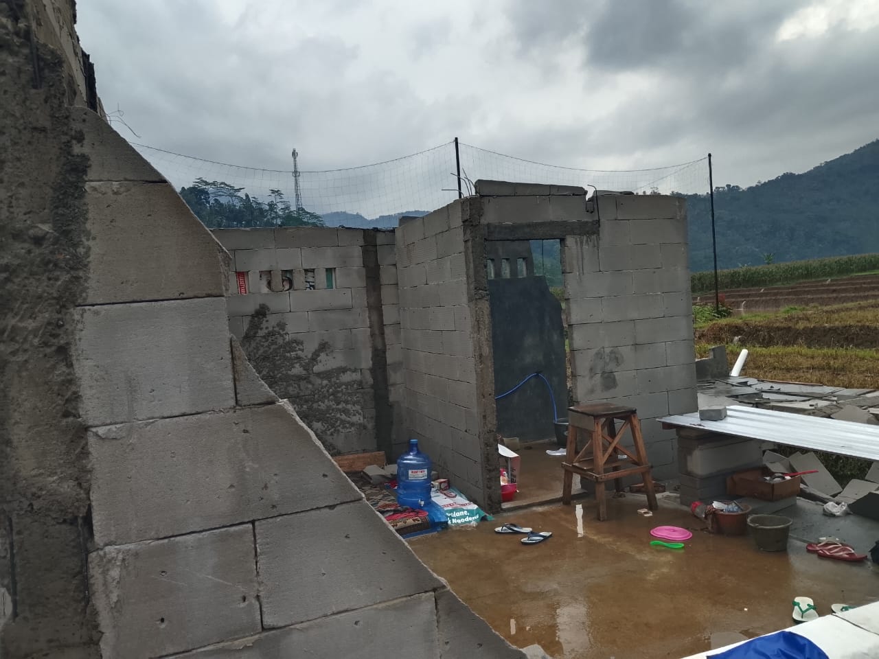 Rumah Warga di Karangreja Purbalingga Ambruk Diterjang Angin Kencang dan Hujan Deras