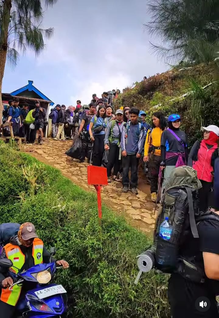 Ribuan Pendaki Padati Gunung Prau di Libur Panjang, Polres Wonosobo Perketat Pengawasan