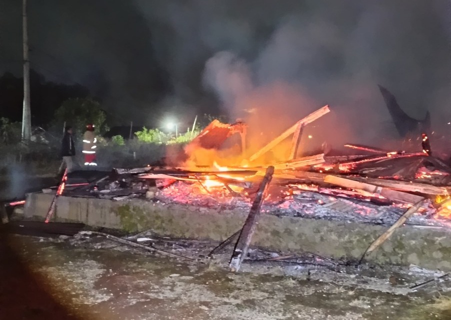 Kebakaran Hebat di Garung Wonosobo, Rumah Kakek 93 Tahun Ludes Dilalap Api
