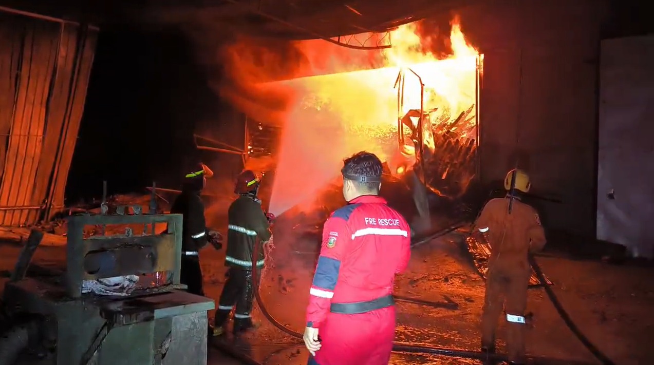 Kebakaran Hebat Hanguskan Pabrik Kayu di Wonosobo, Kerugian Capai Rp150 Juta