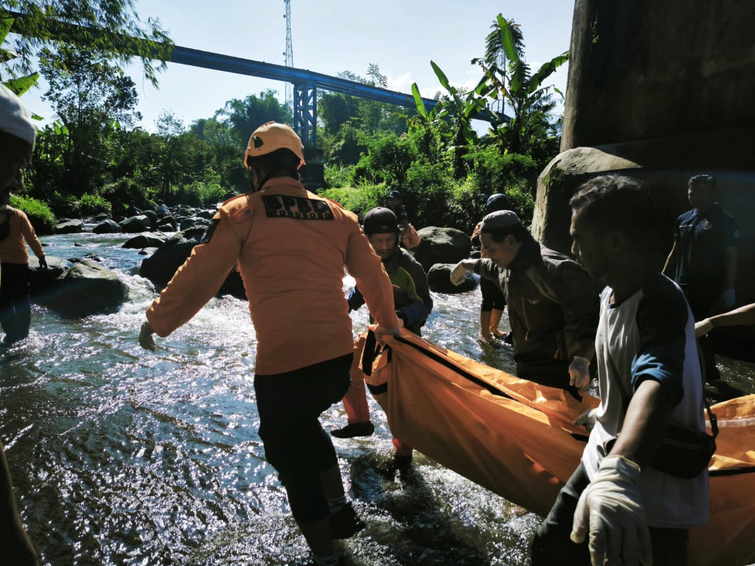 Lansia Ditemukan Meninggal di Bawah Jembatan Kali Begaluh, Kalikajar