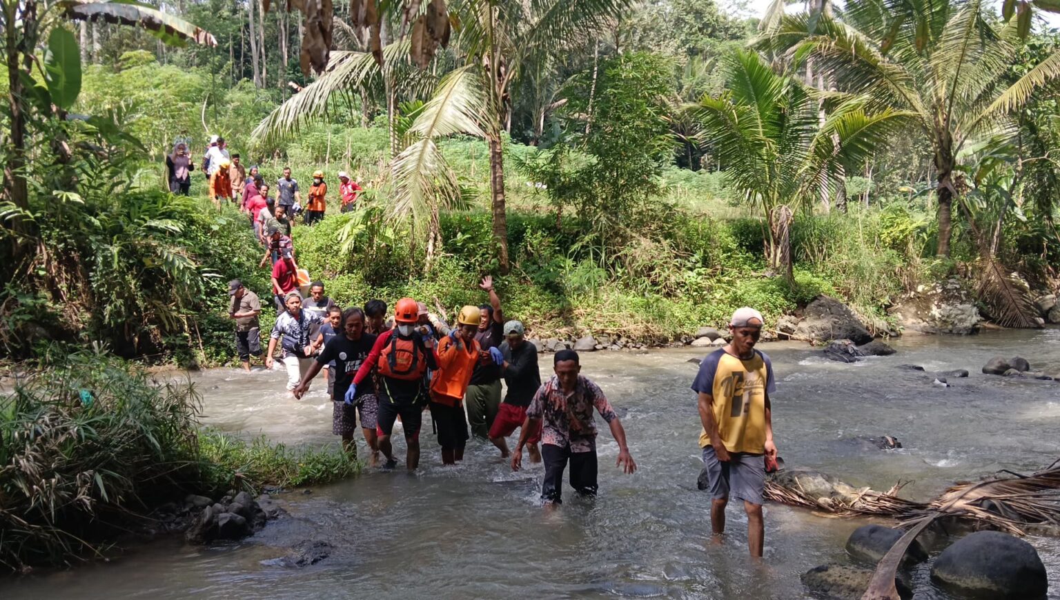 Dua Pemancing Terseret Arus Sungai Kauman Wonosobo: Satu Ditemukan, Pencarian Lainnya Berlanjut!