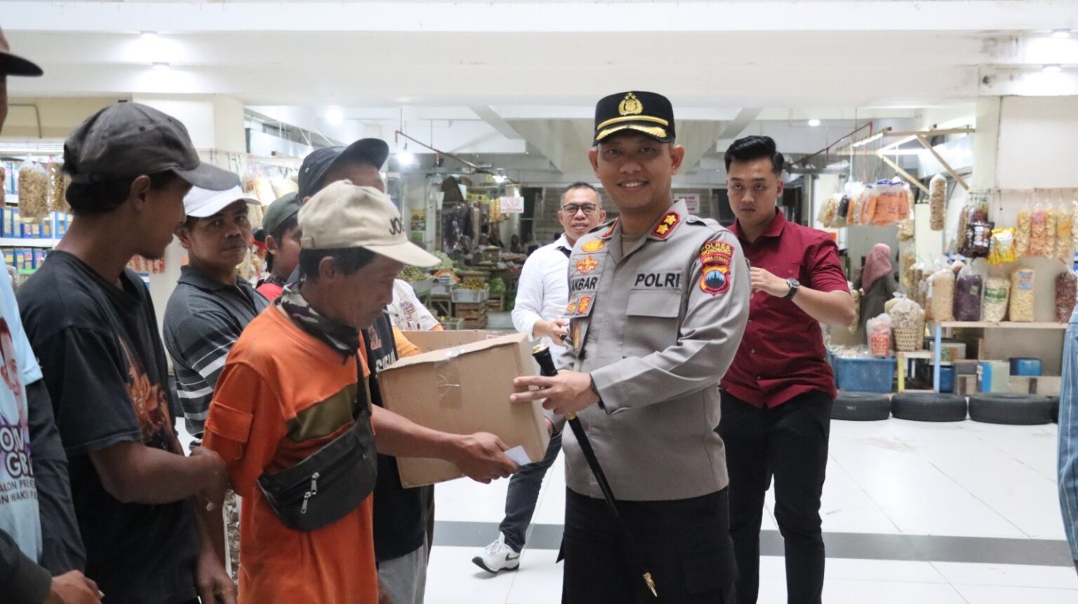 HUT ke-79 Bhayangkara: Polres Wonosobo Salurkan 500 Paket Sembako untuk Warga Kurang Mampu