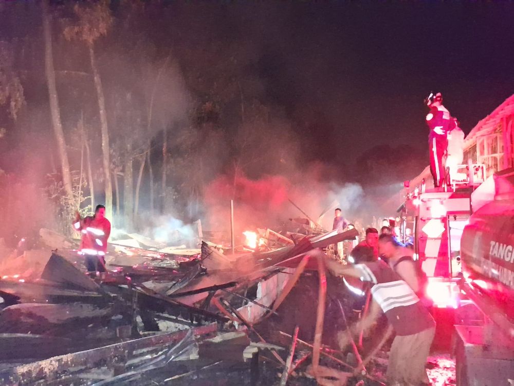Kandang Ayam Raksasa di Purbalingga Ludes Terbakar