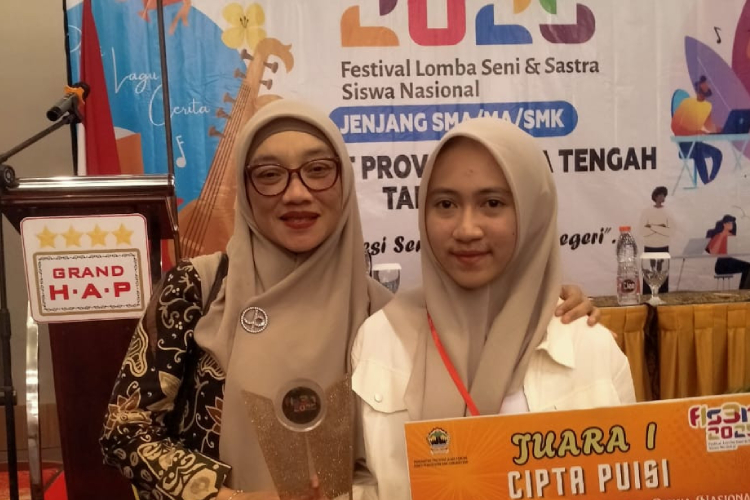 Siswi SMATAQ Wonosobo