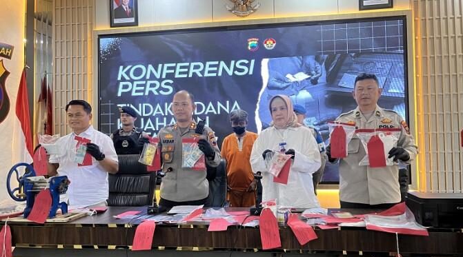 Uang Palsu