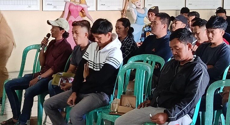 Puluhan Pemuda Geruduk Balai Desa Tlogojati, Pertanyakan Dana PAD