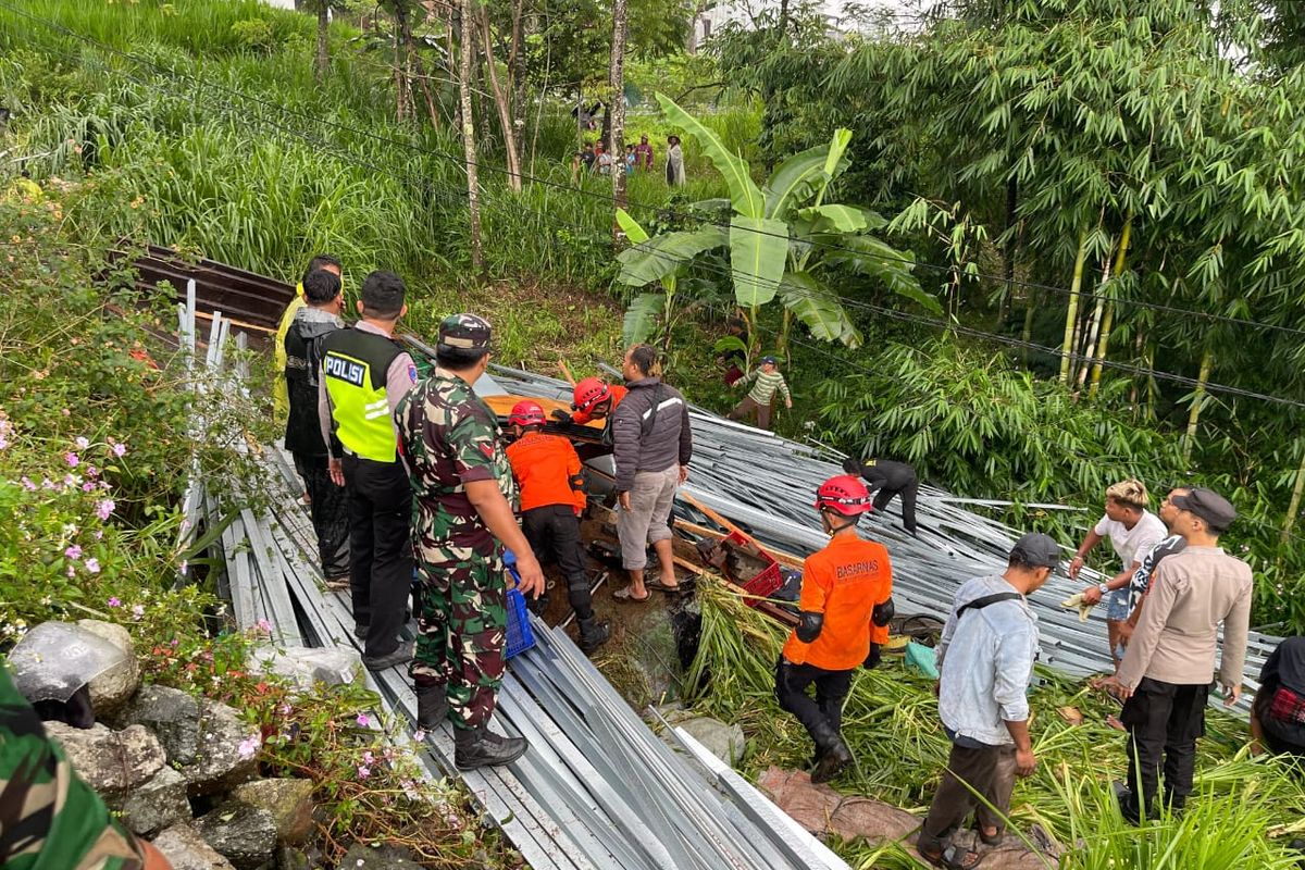 Kecelakaan Maut di jalan kertek-parakan