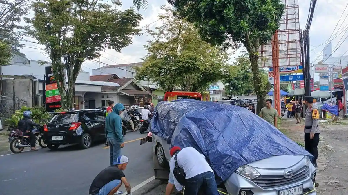 Kebakaran-mobil-di-wonosoboo