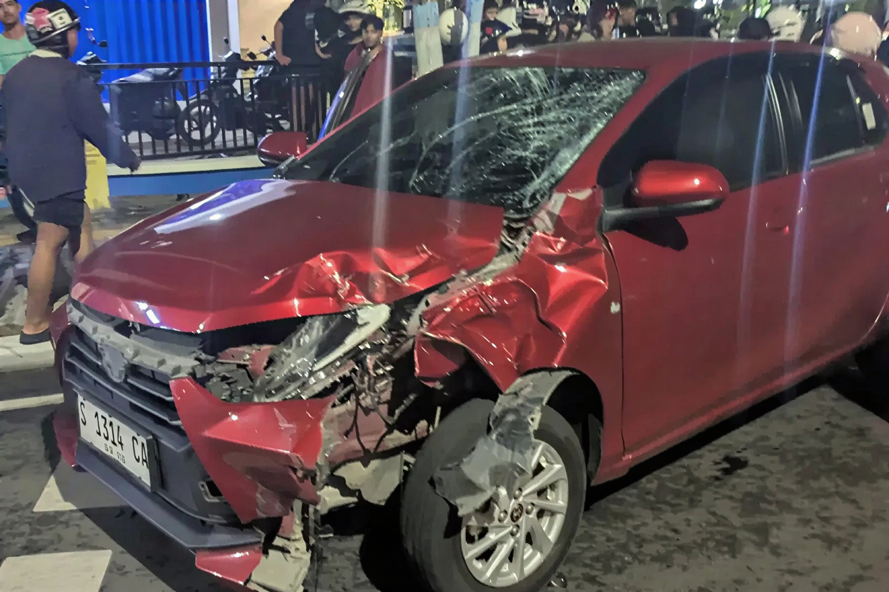 Pelajar Asal Wonosobo Kecelakaan Menabrak Toyota Agya di Bojonegoro